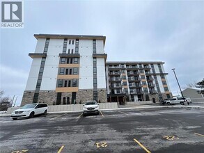 101 Golden Eagle Rd in Waterloo, ON - Building Photo - Building Photo