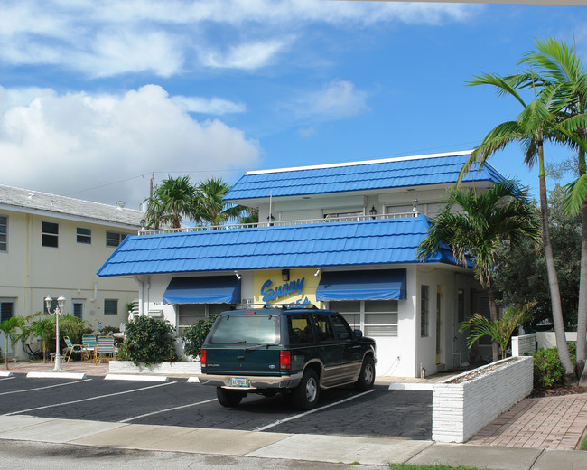 Sunny Shores Apartments in Fort Lauderdale, FL - Foto de edificio - Building Photo