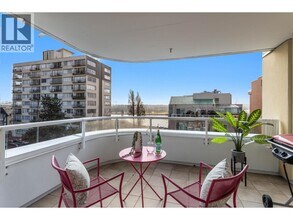 1406 Harwood St in Vancouver, BC - Building Photo - Building Photo