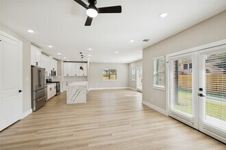 20011 VENETTO St in Spring, TX - Foto de edificio - Building Photo