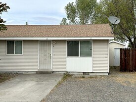 409 Benham St in Richland, WA - Building Photo