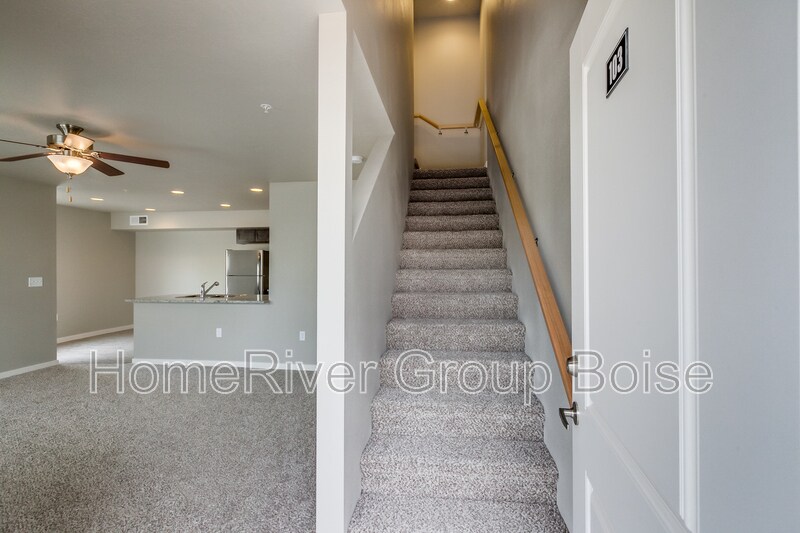 808 E Wandering Ln in Kuna, ID - Building Photo