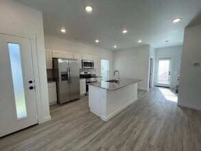 841 Massachusetts Ave in Bentonville, AR - Foto de edificio - Building Photo