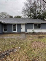 1609 Camille St in Pasadena, TX - Building Photo