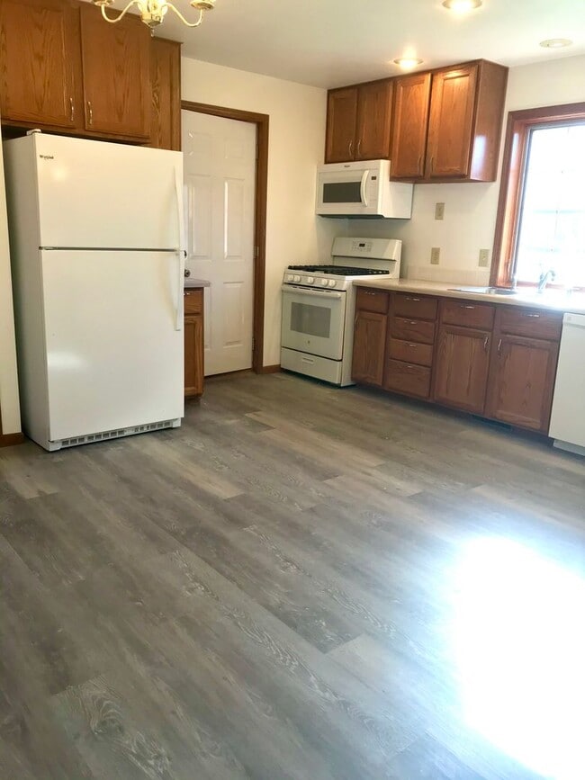 821-823-823 Warbler Ln in Neenah, WI - Building Photo - Building Photo