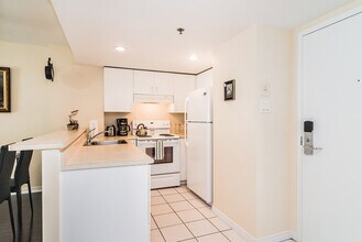 178 Rue Sainte-Catherine E in Montréal, QC - Building Photo - Building Photo