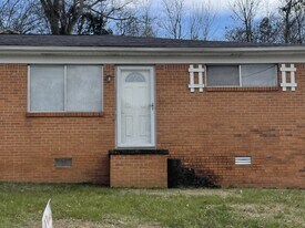 105 Edgehill Dr, Unit 107 in Pulaski, TN - Building Photo