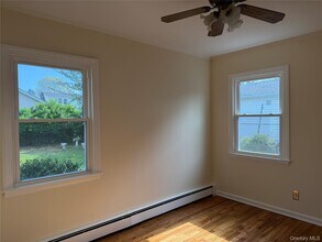 22 Lexington Ave in Westbury, NY - Building Photo - Building Photo