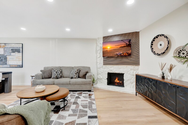 1676 W Orangewood Ave in Anaheim, CA - Building Photo