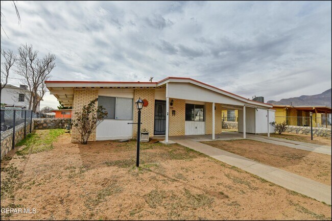 4912 Sun Valley Dr in El Paso, TX - Building Photo - Building Photo