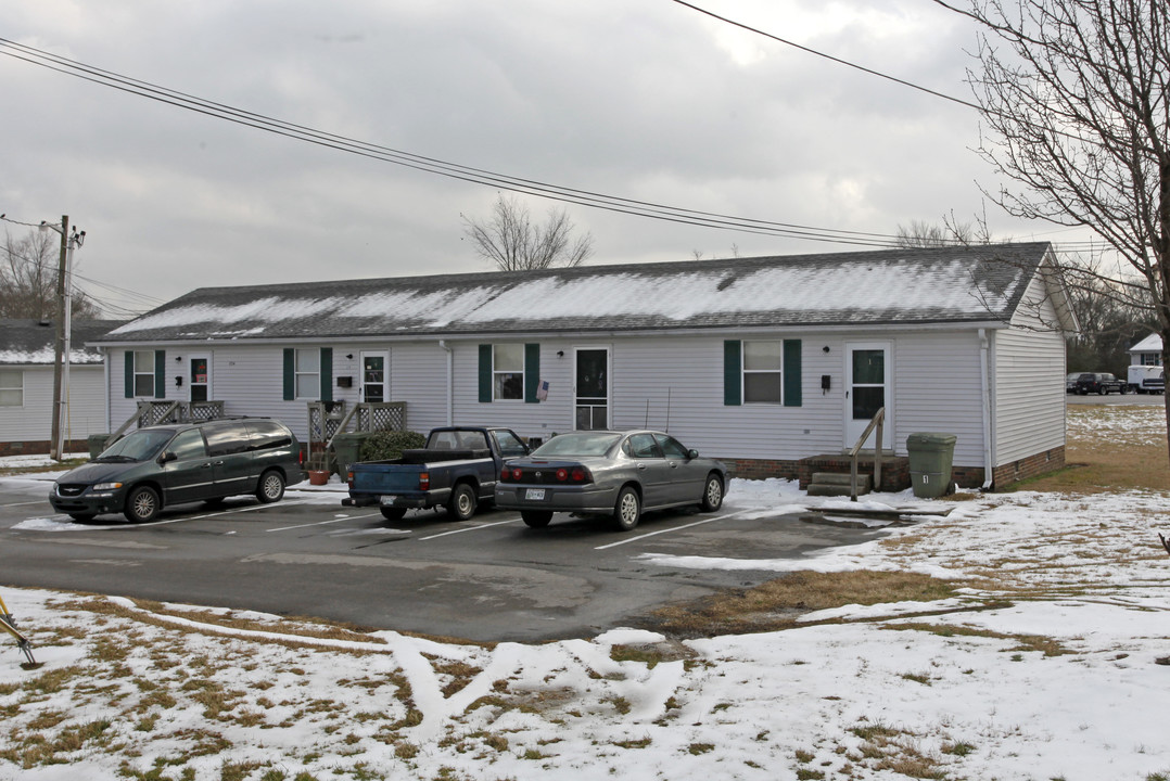 Leeville Apartments in Lebanon, TN - Foto de edificio