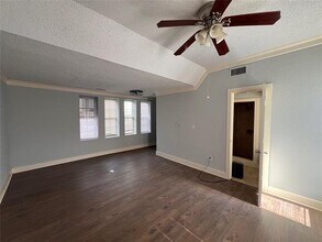 843 N Clinton Ave in Dallas, TX - Building Photo - Building Photo