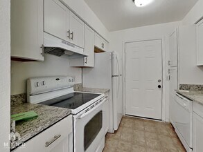6657 W Ocotillo Rd in Glendale, AZ - Building Photo - Building Photo