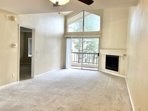 5540 Owensmouth Ave in Woodland Hills, CA - Building Photo - Building Photo