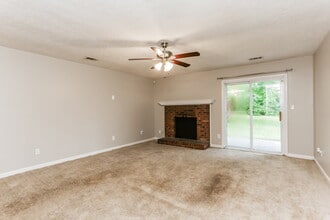 7960 Creekstone Way in Riverdale, GA - Building Photo - Building Photo