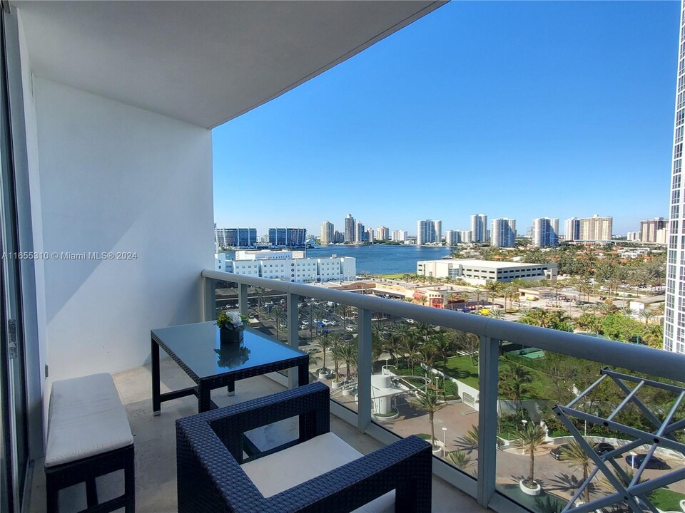 18101 COLLINS, Unit 1408 in Sunny Isles Beach, FL - Foto de edificio