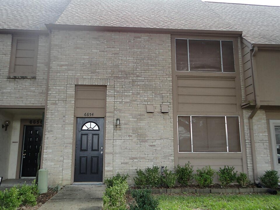 6654 Montauk Dr in Houston, TX - Building Photo