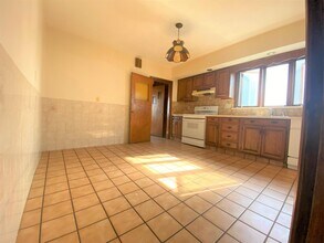 15 Clayton Ave, Unit 1 in Medford, MA - Building Photo - Building Photo