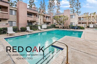 7810 Topanga Canyon Blvd, Unit 235B in Los Angeles, CA - Foto de edificio - Building Photo