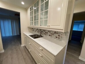 327 N Greeley Ave in Chappaqua, NY - Building Photo - Building Photo