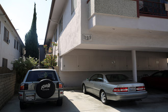 1129 S Sherbourne Dr in Los Angeles, CA - Foto de edificio - Building Photo