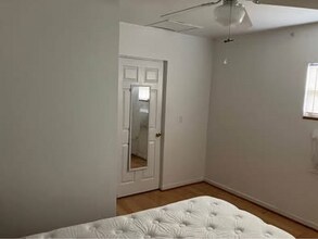 5347 10th St, Unit 1 in Zephyrhills, FL - Building Photo - Building Photo