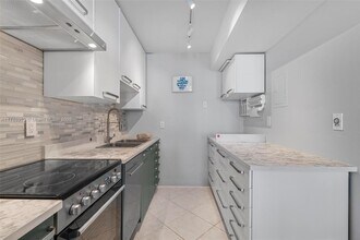 4101 Pine Tree Dr in Miami, FL - Building Photo - Building Photo