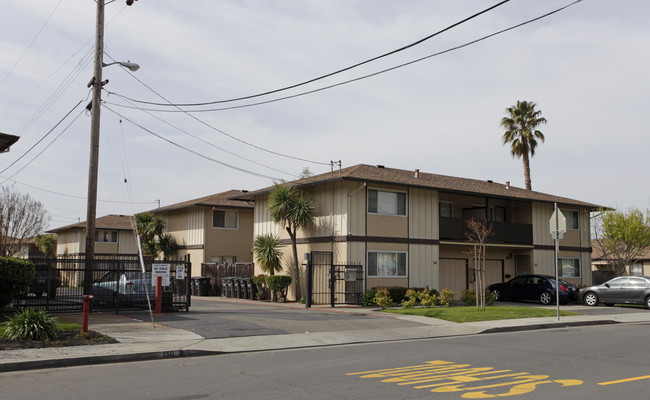 Schafer Road Apartments in Hayward, CA - Building Photo - Building Photo