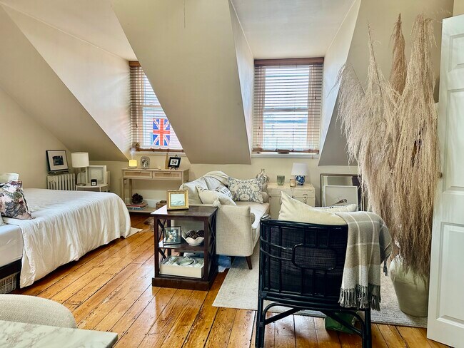 32 Irving St, Unit 4 in Boston, MA - Building Photo - Building Photo