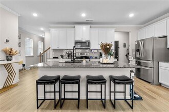 715 River Gdns Dr in Atlanta, GA - Building Photo - Building Photo