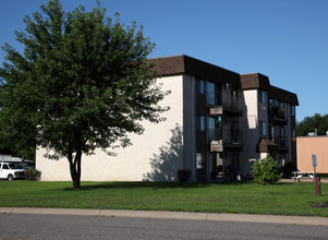 Fern Court Apartments in Big Lake, MN - Building Photo - Building Photo