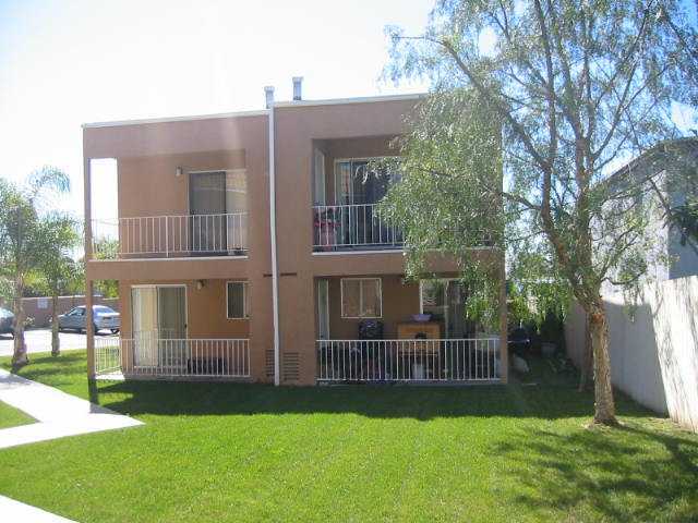 8170-8176 Dodie St in San Diego, CA - Foto de edificio - Building Photo