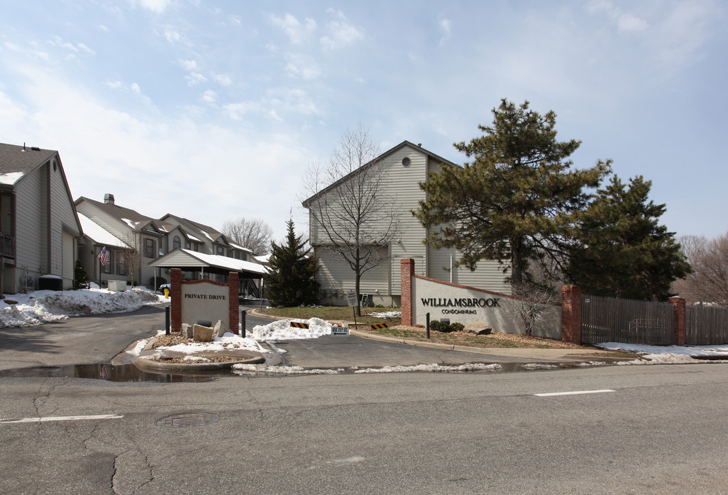 Williamsbrook Condominiums in Prairie Village, KS - Building Photo