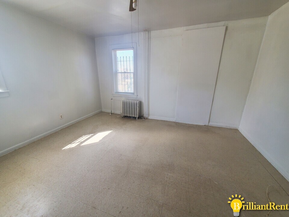 926 Poplar Grove St, Unit 1R Photo