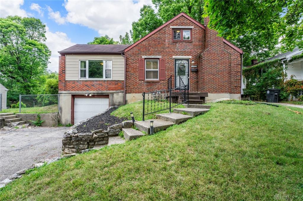 1329 Shaftesbury Rd in Dayton, OH - Building Photo