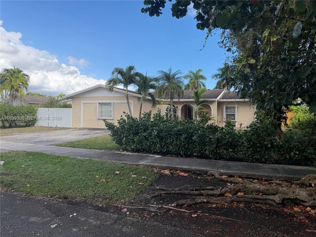 8111 SW 129th Ave in Miami, FL - Building Photo - Building Photo