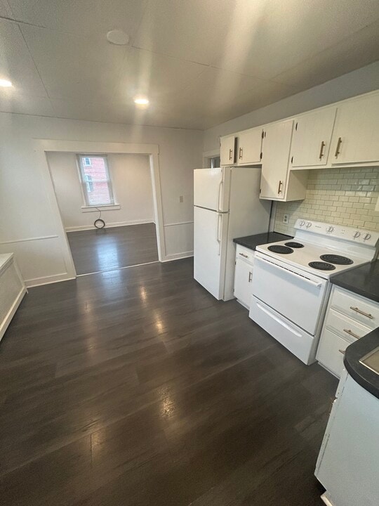304 S State St, Unit 304 -1 Upstairs in Ephrata, PA - Building Photo