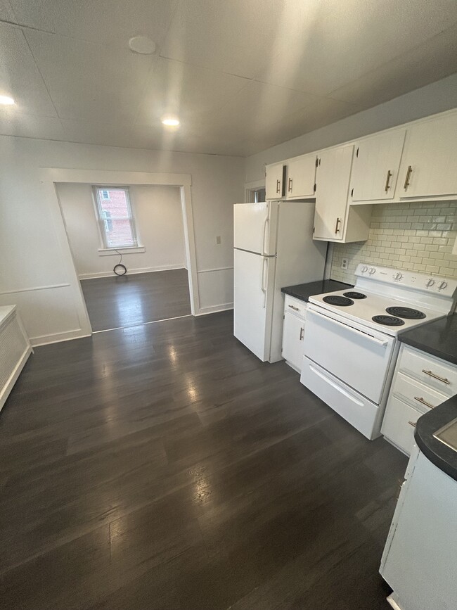 304 S State St, Unit 304 -1 Upstairs