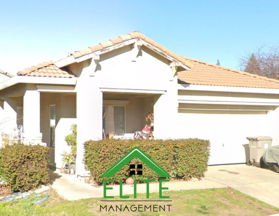 211 Rick Heinrich Cir in Sacramento, CA - Building Photo
