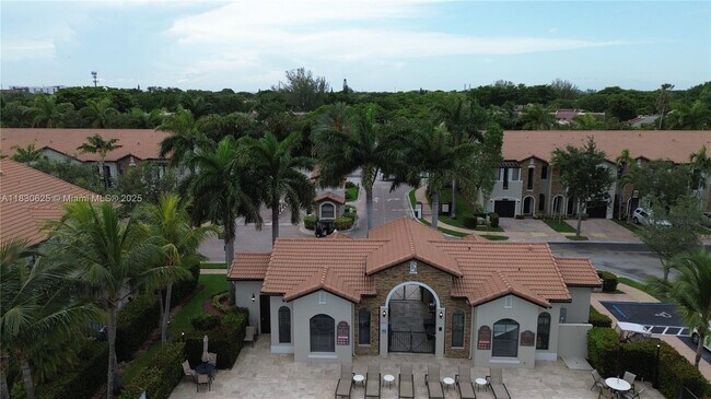 3066 NW 103rd Path in Doral, FL - Building Photo - Building Photo