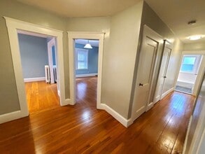 32 Glenrose Rd, Unit 1 in Boston, MA - Building Photo - Building Photo