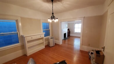 2227 J St, Unit Upper C in Sacramento, CA - Building Photo - Building Photo