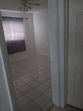 1541 NE 34th Ct in Oakland Park, FL - Building Photo - Building Photo