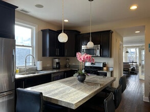 3249 N Hoyne Ave, Unit 3 in Chicago, IL - Building Photo - Building Photo