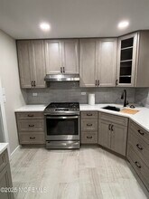 12 Winston Dr in Middletown, NJ - Building Photo - Building Photo