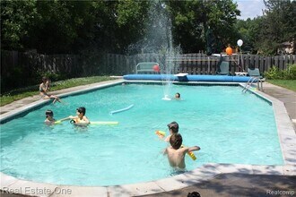 5837 Folkstone Dr in Troy, MI - Building Photo - Building Photo