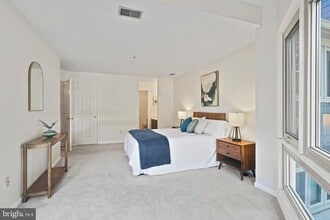 5006 Dorsey Hall Dr in Ellicott City, MD - Building Photo - Building Photo