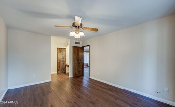 2014 E Magdalena Dr in Tempe, AZ - Building Photo - Building Photo