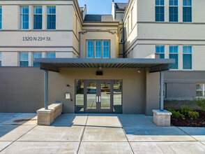 McKinley School Lofts in Milwaukee, WI - Foto de edificio - Building Photo