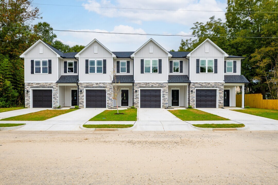 606 S Blackmon St in Benson, NC - Building Photo